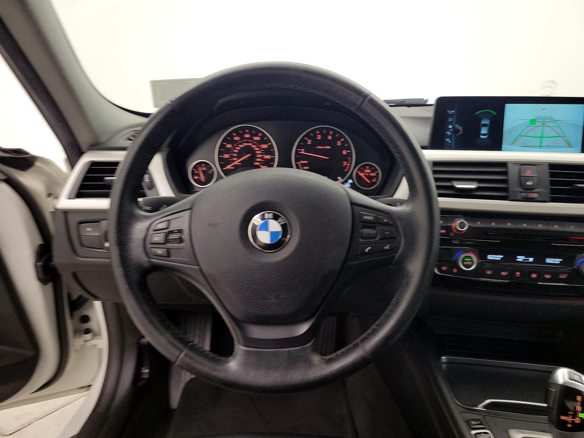 Thumbnail: 2017 BMW 3 Series - 10