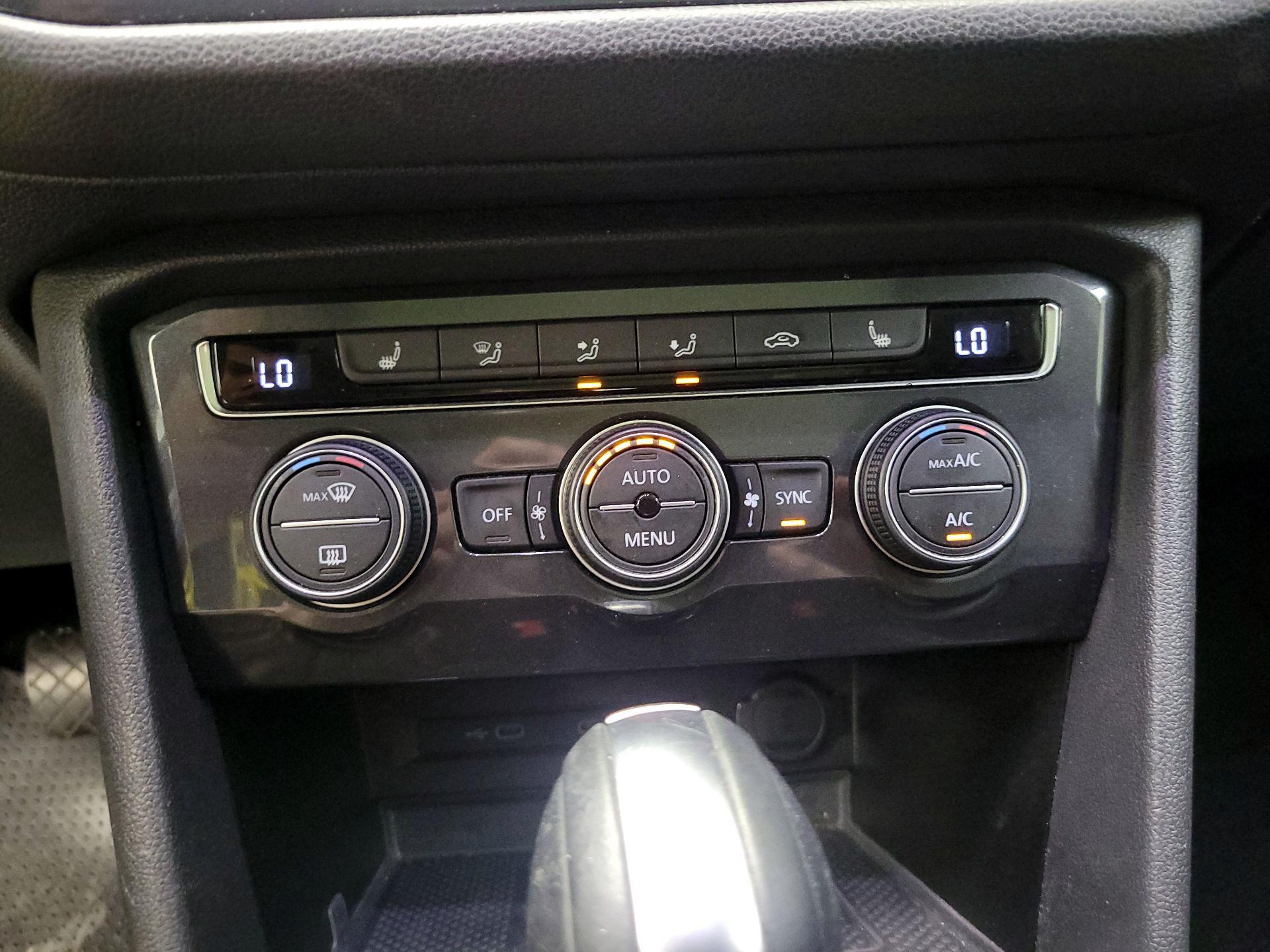 Thumbnail: 2021 Volkswagen Tiguan - 16