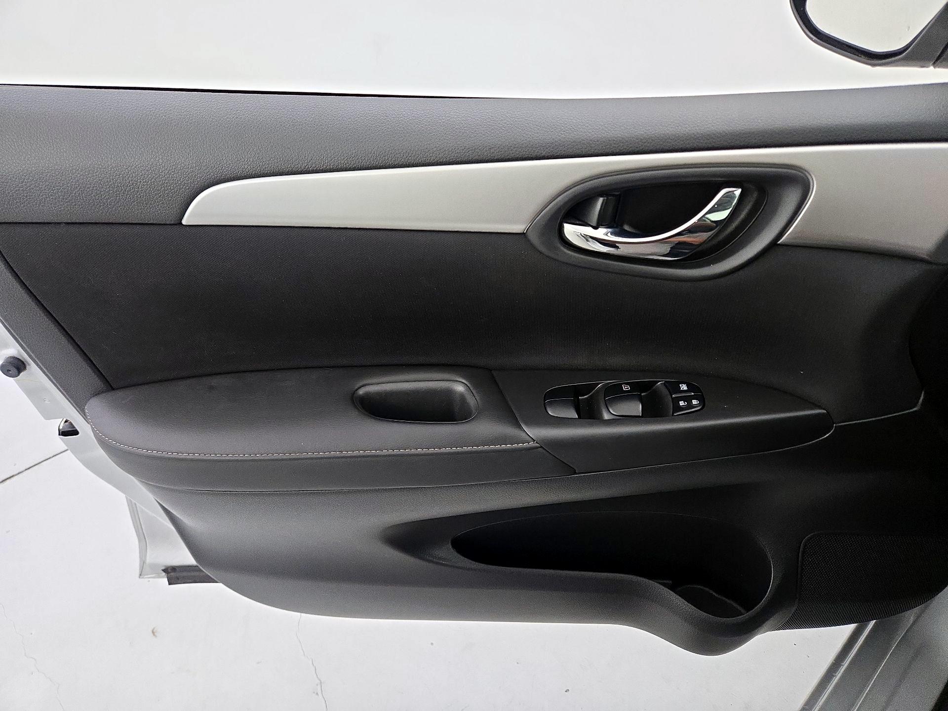 Thumbnail: 2019 Nissan Sentra - 12