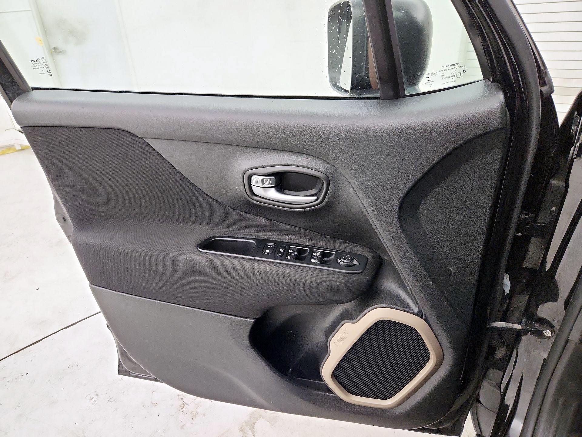 Thumbnail: 2017 Jeep Renegade - 12