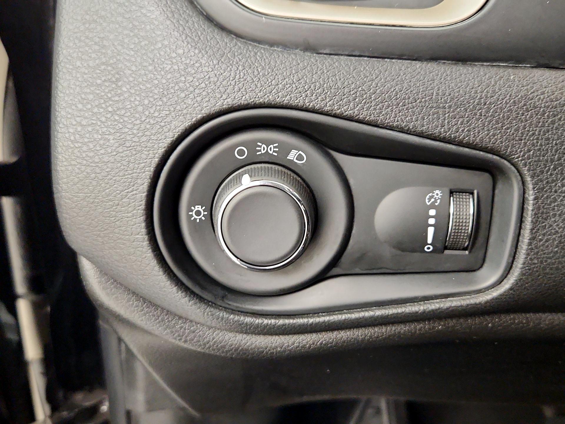 Thumbnail: 2017 Jeep Renegade - 13