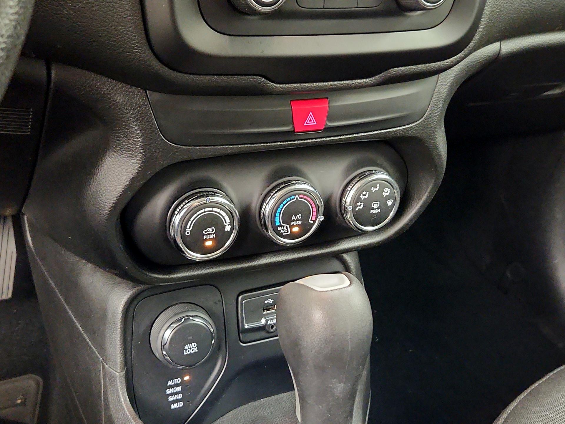 Thumbnail: 2017 Jeep Renegade - 15