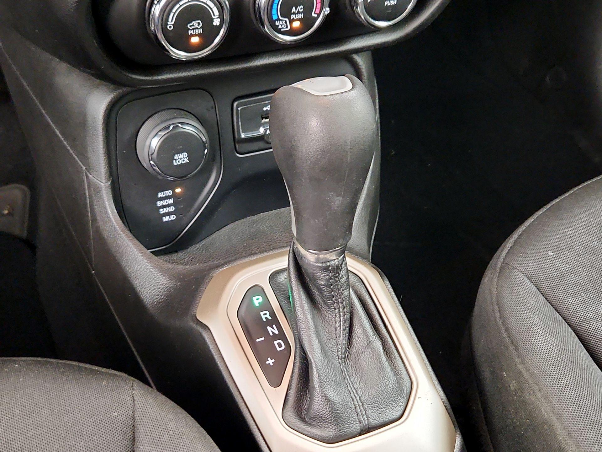 Thumbnail: 2017 Jeep Renegade - 16