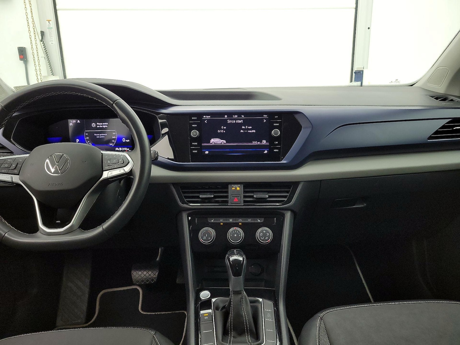2023 Volkswagen Taos SE - Photo 10