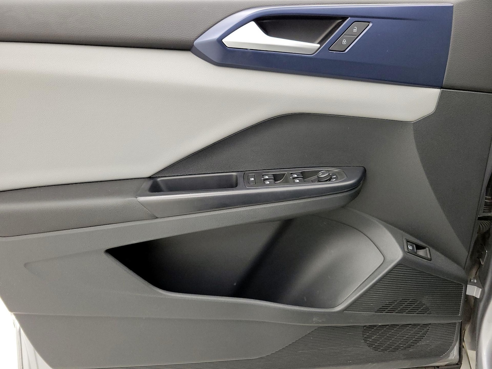 2023 Volkswagen Taos SE - Photo 13