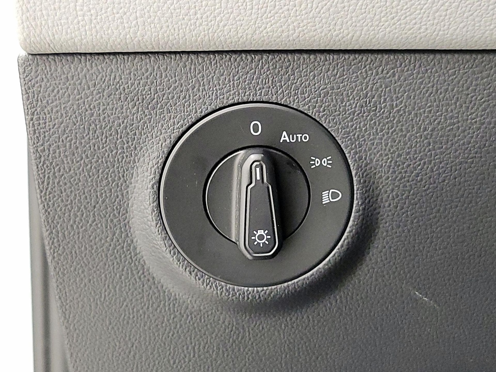 2023 Volkswagen Taos SE - Photo 14
