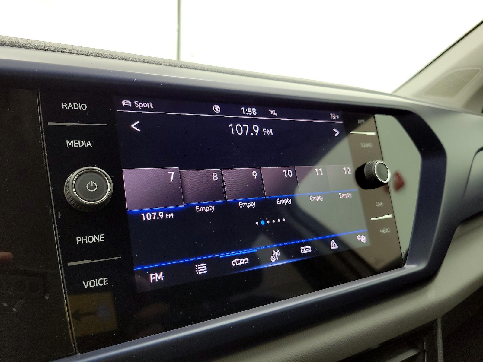 2023 Volkswagen Taos SE - Photo 16