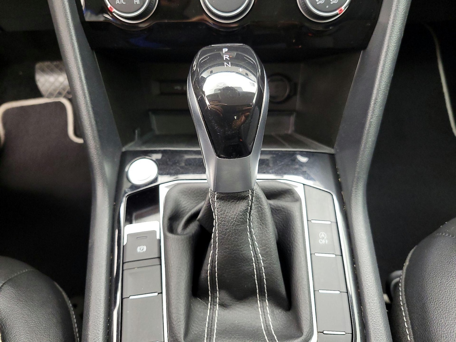 2023 Volkswagen Taos SE - Photo 18