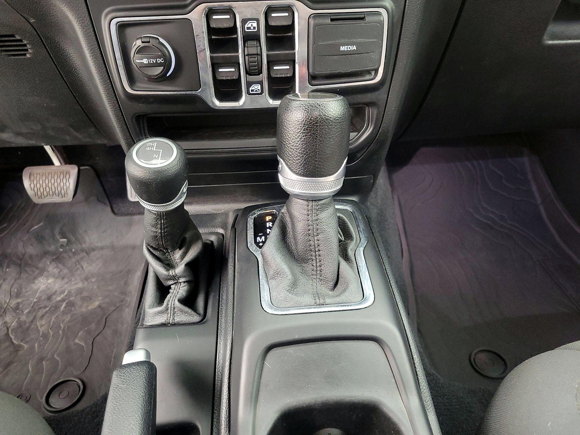 Thumbnail: 2021 Jeep Gladiator - 17