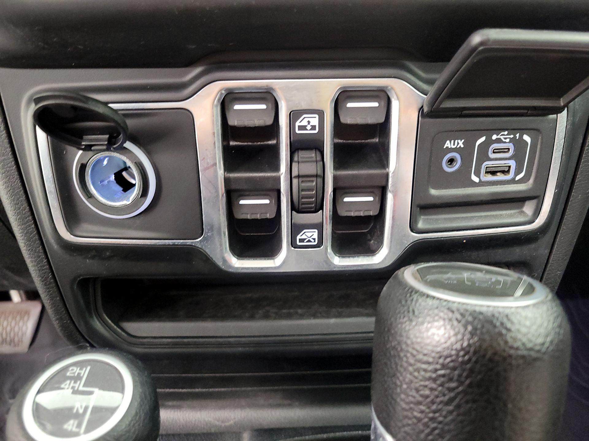 Thumbnail: 2021 Jeep Gladiator - 18
