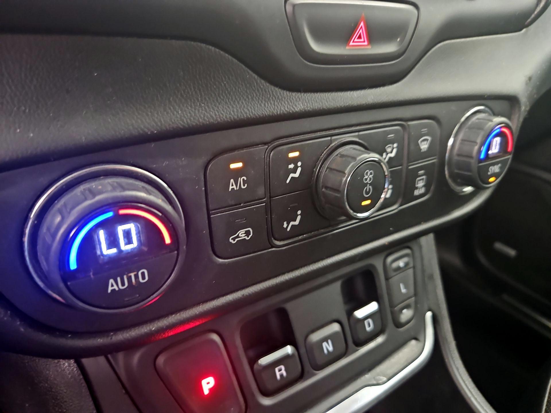 Thumbnail: 2018 GMC Terrain - 17