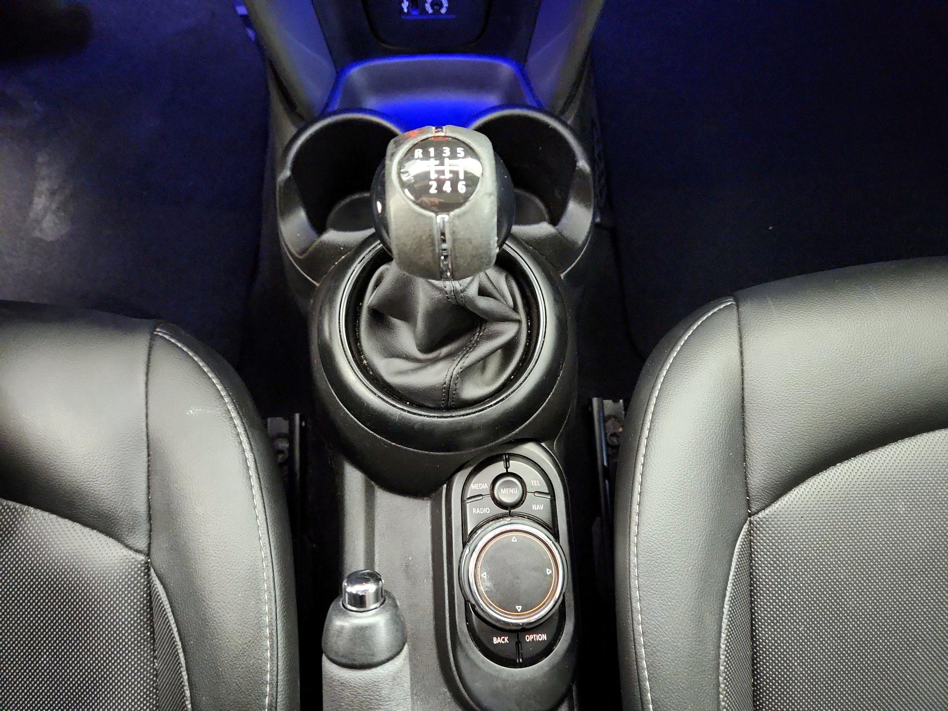 Thumbnail: 2017 MINI Cooper Hardtop - 18