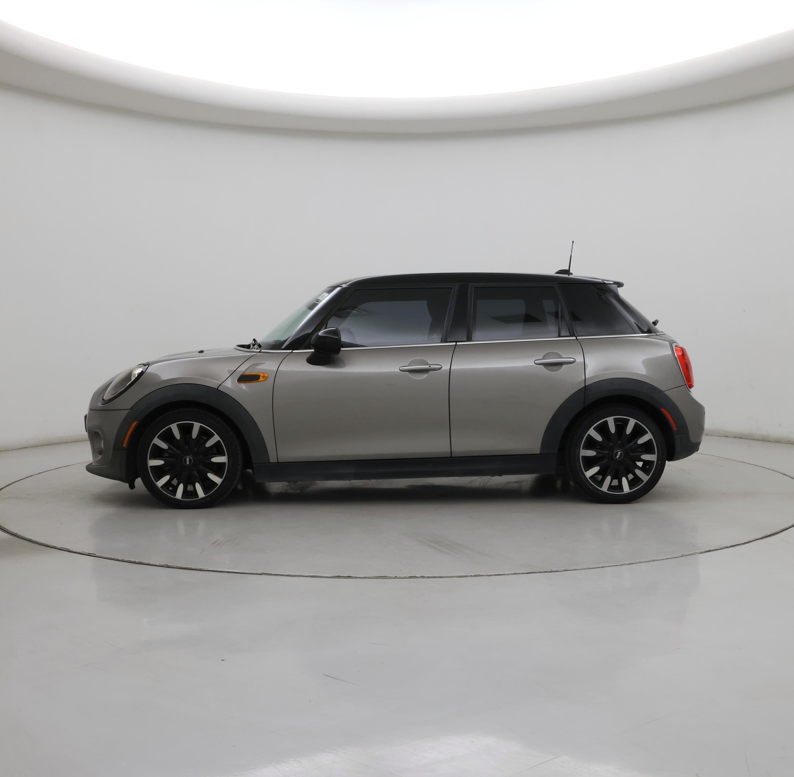 Thumbnail: 2017 MINI Cooper Hardtop - 3