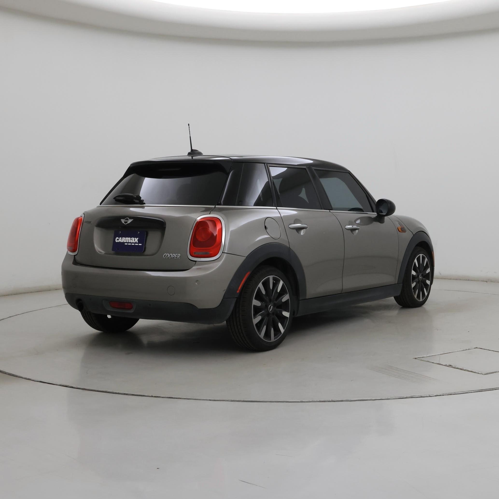 Thumbnail: 2017 MINI Cooper Hardtop - 8