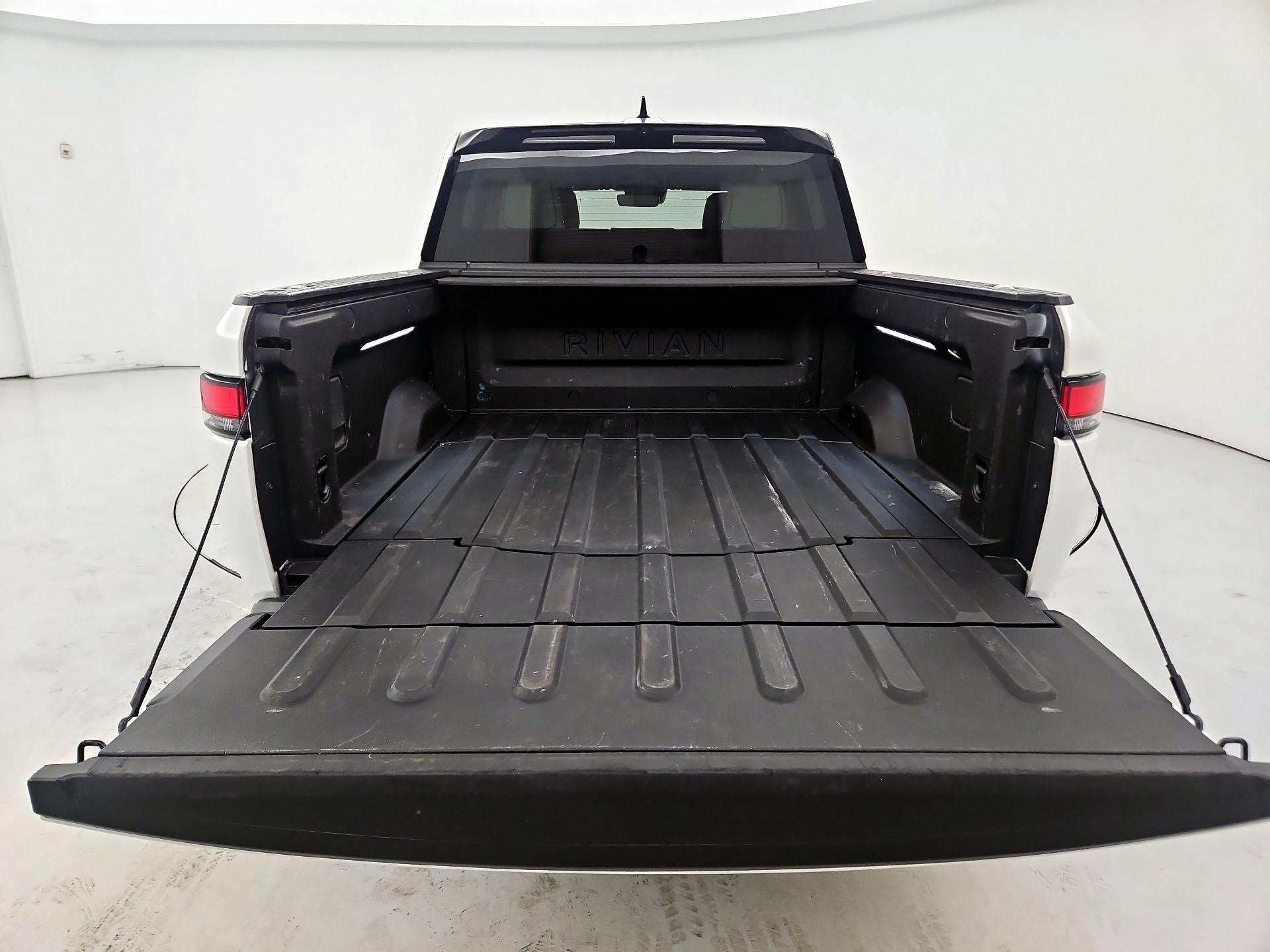Thumbnail: 2024 Rivian R1T - 18