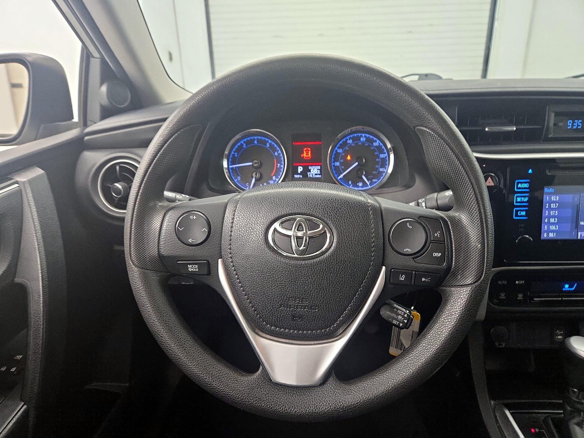 Thumbnail: 2017 Toyota Corolla - 10
