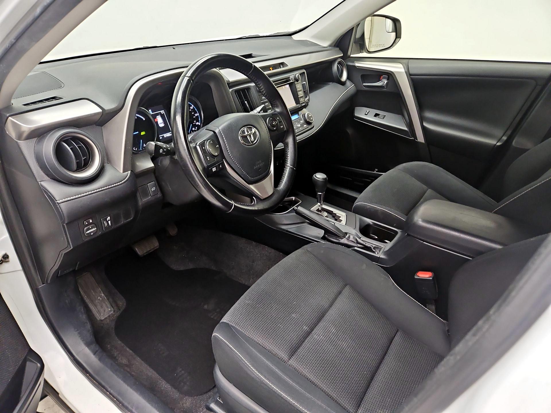 Thumbnail: 2016 Toyota RAV4 - 11
