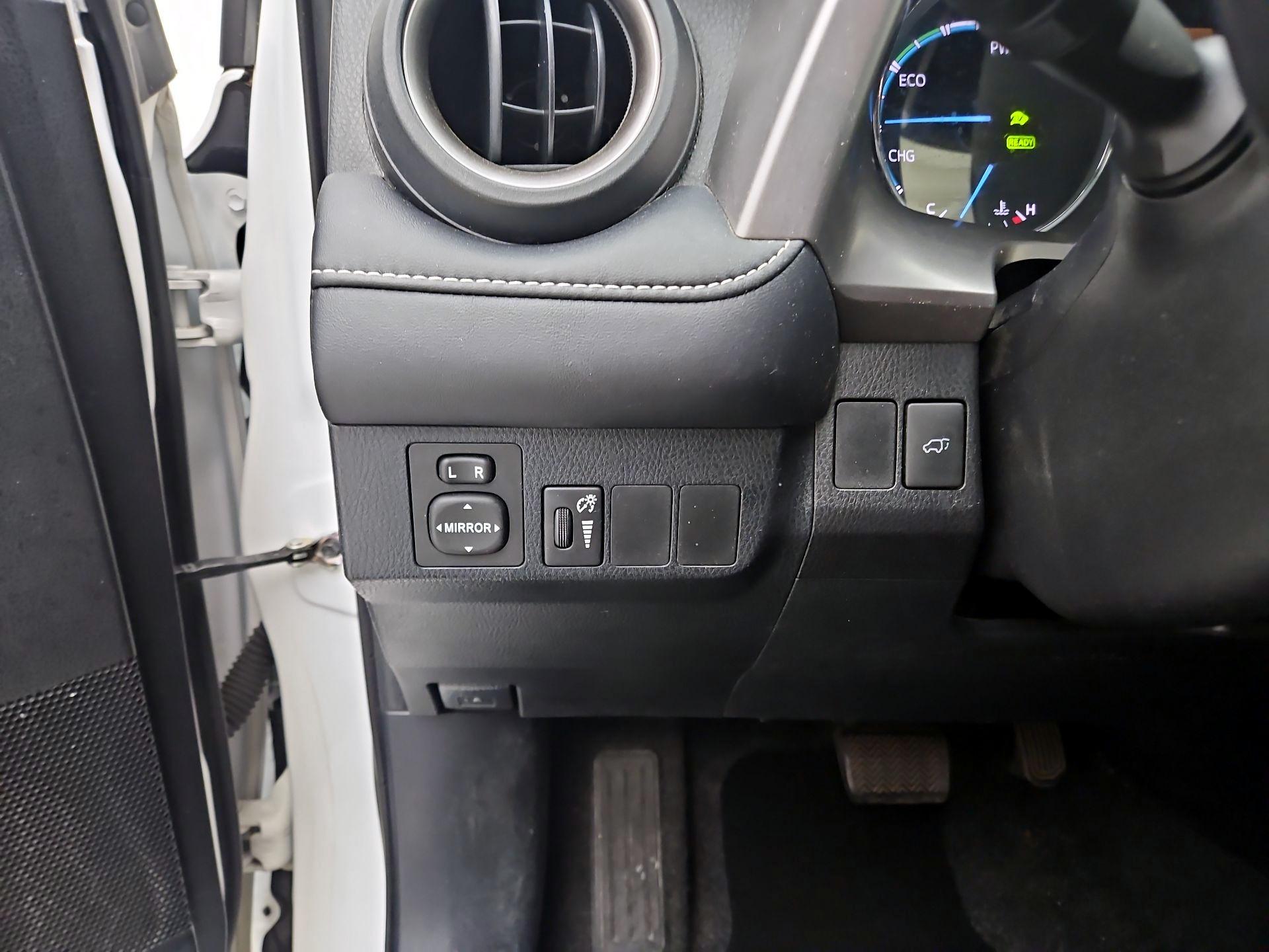 Thumbnail: 2016 Toyota RAV4 - 13