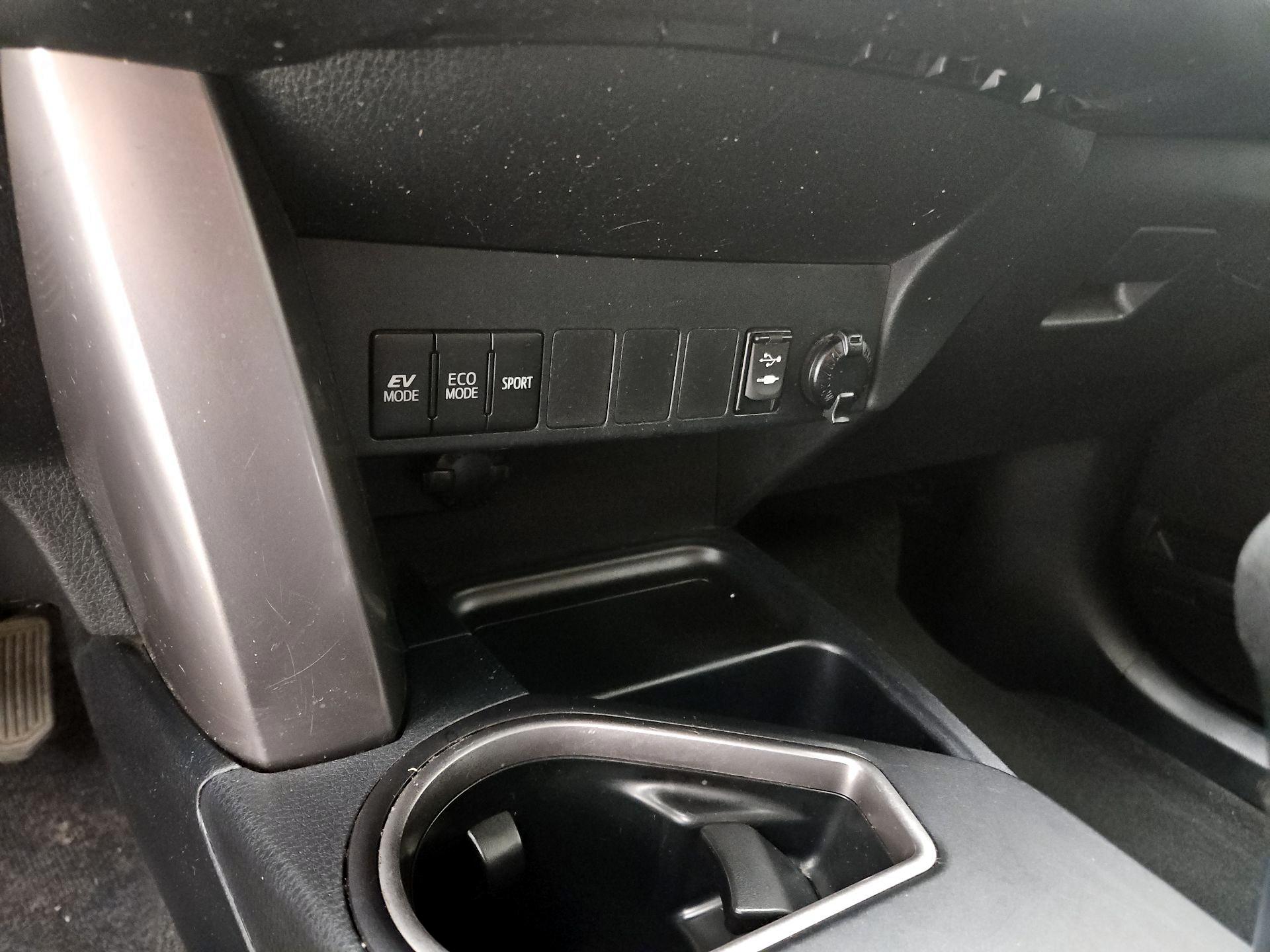 Thumbnail: 2016 Toyota RAV4 - 18