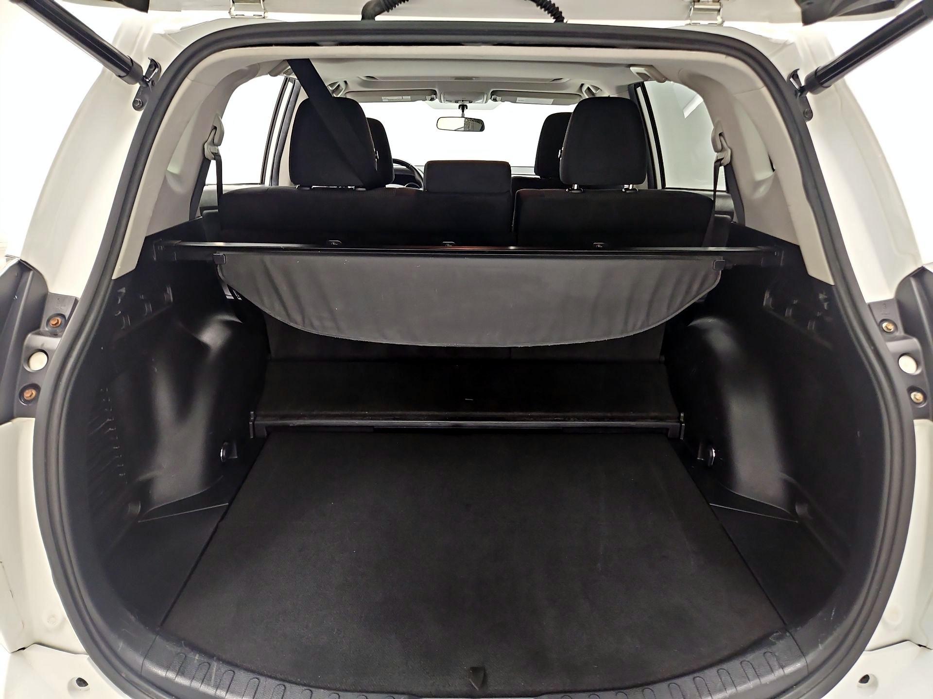 Thumbnail: 2016 Toyota RAV4 - 20