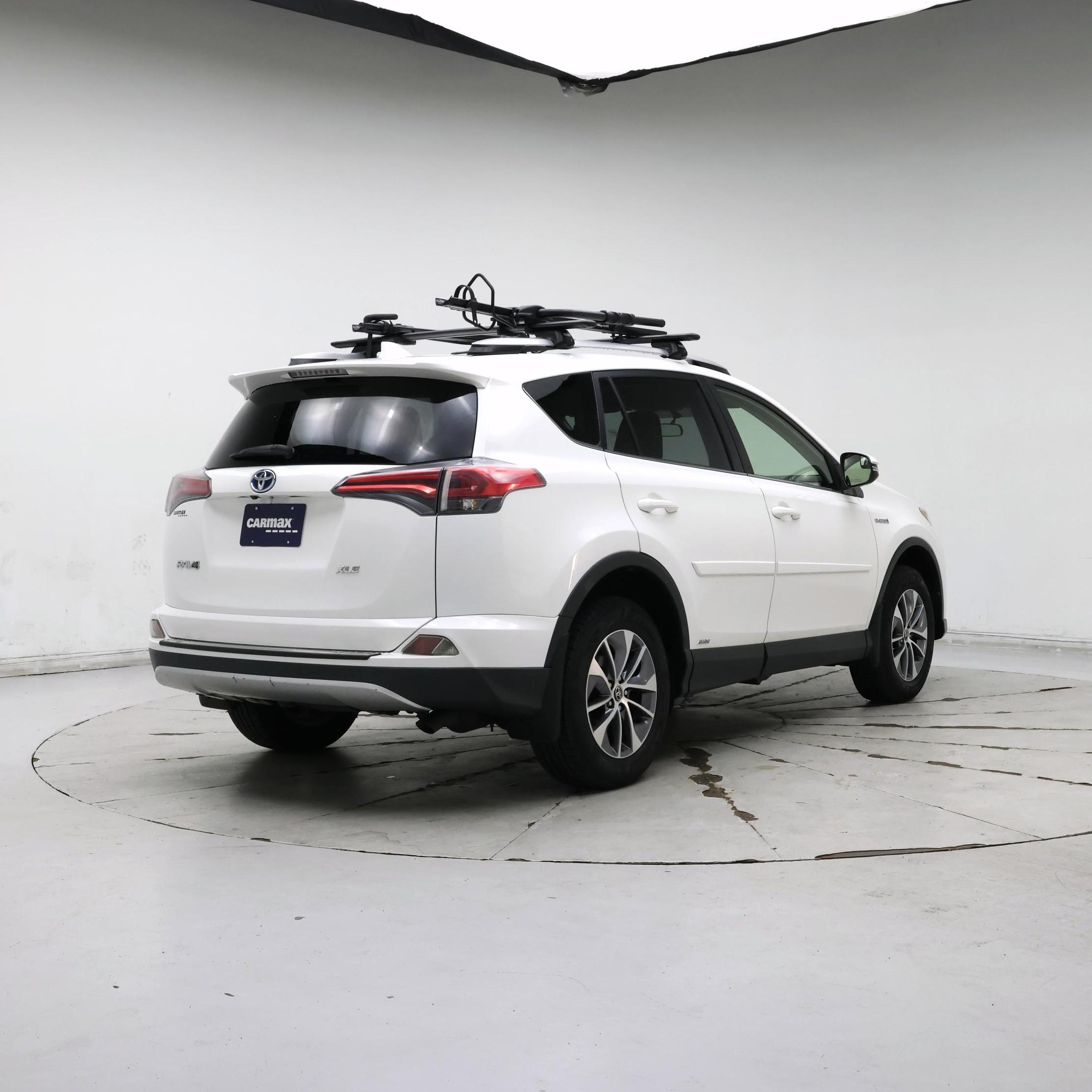 Thumbnail: 2016 Toyota RAV4 - 8