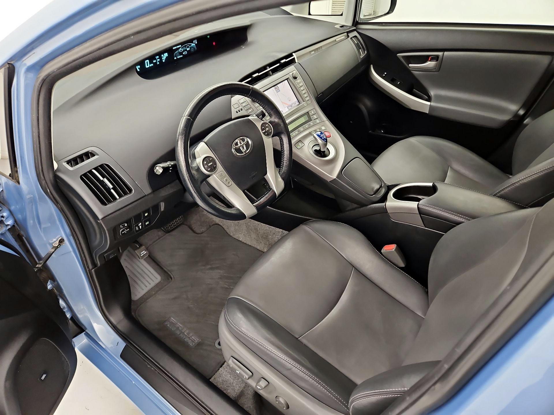 Thumbnail: 2015 Toyota Prius - 11