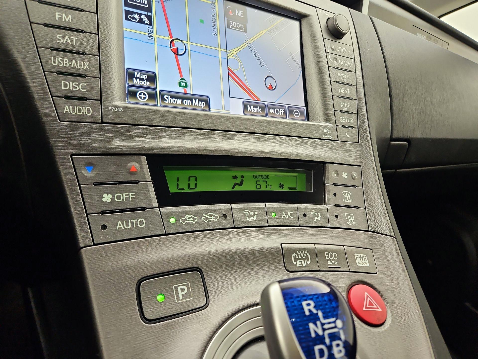 Thumbnail: 2015 Toyota Prius - 17