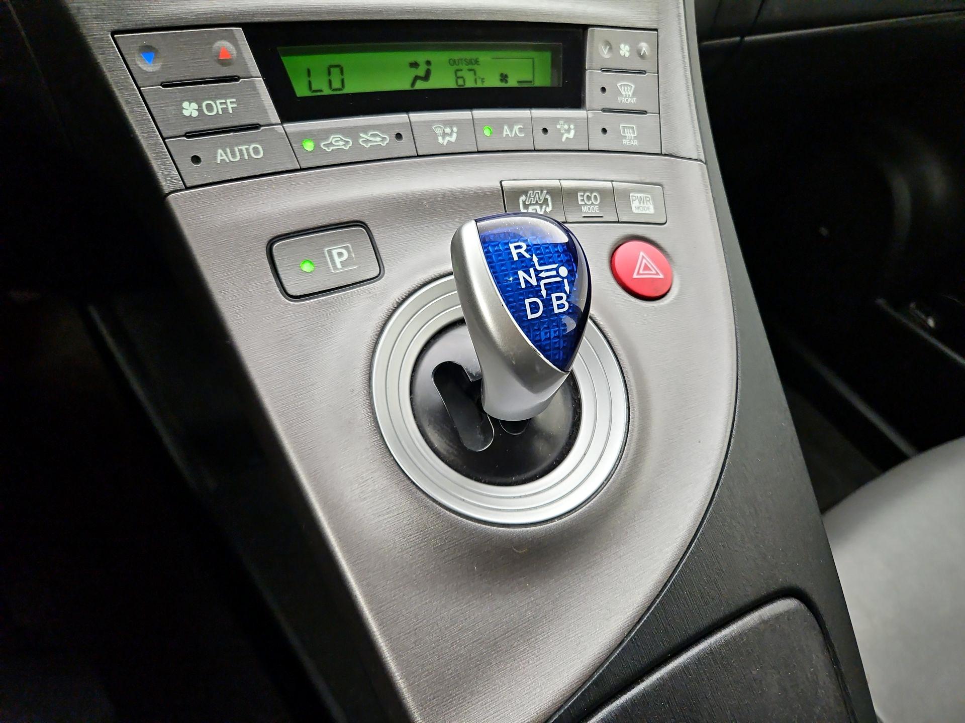 Thumbnail: 2015 Toyota Prius - 18
