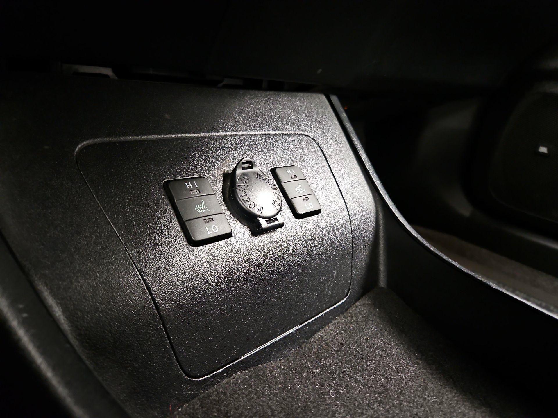 Thumbnail: 2015 Toyota Prius - 19