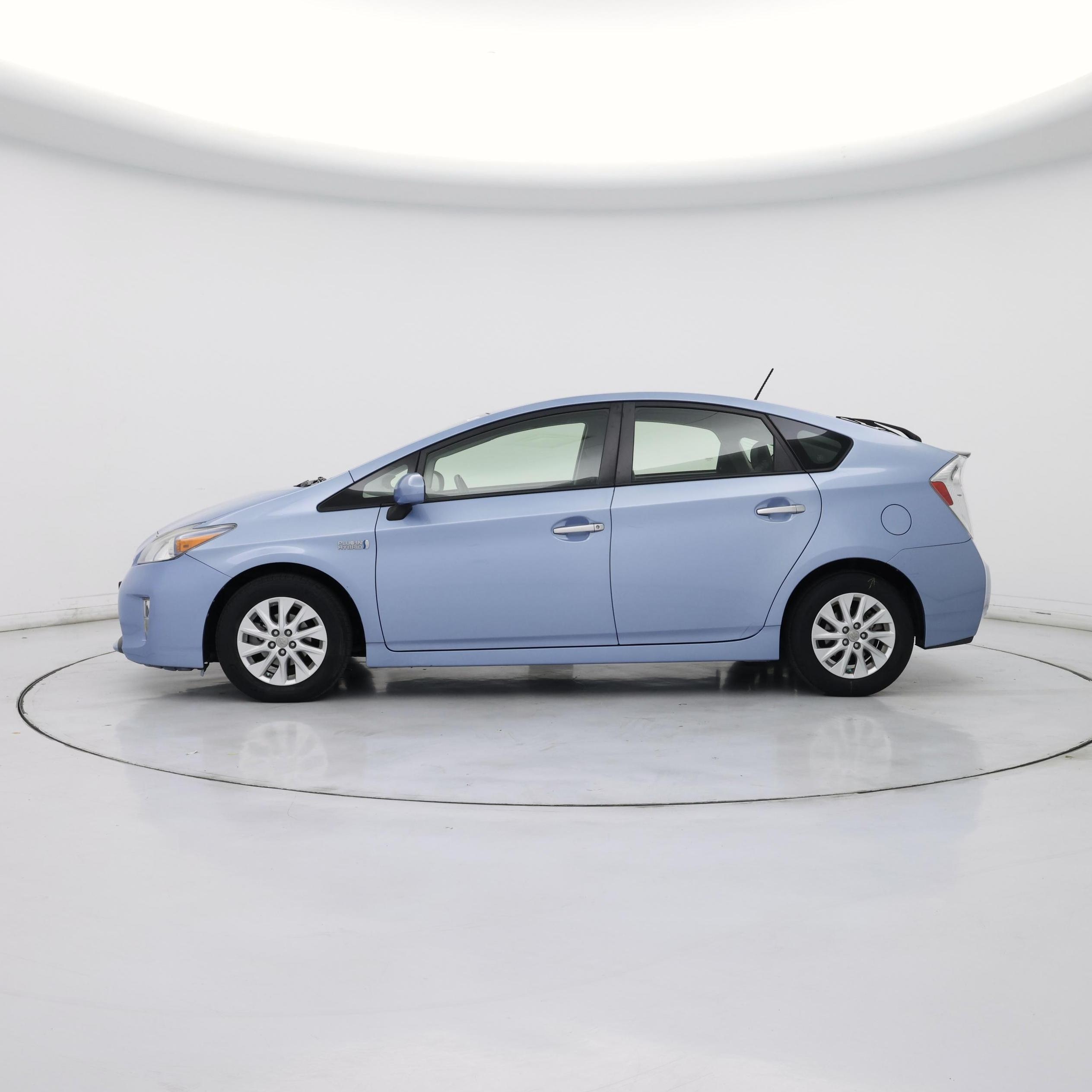 Thumbnail: 2015 Toyota Prius - 3
