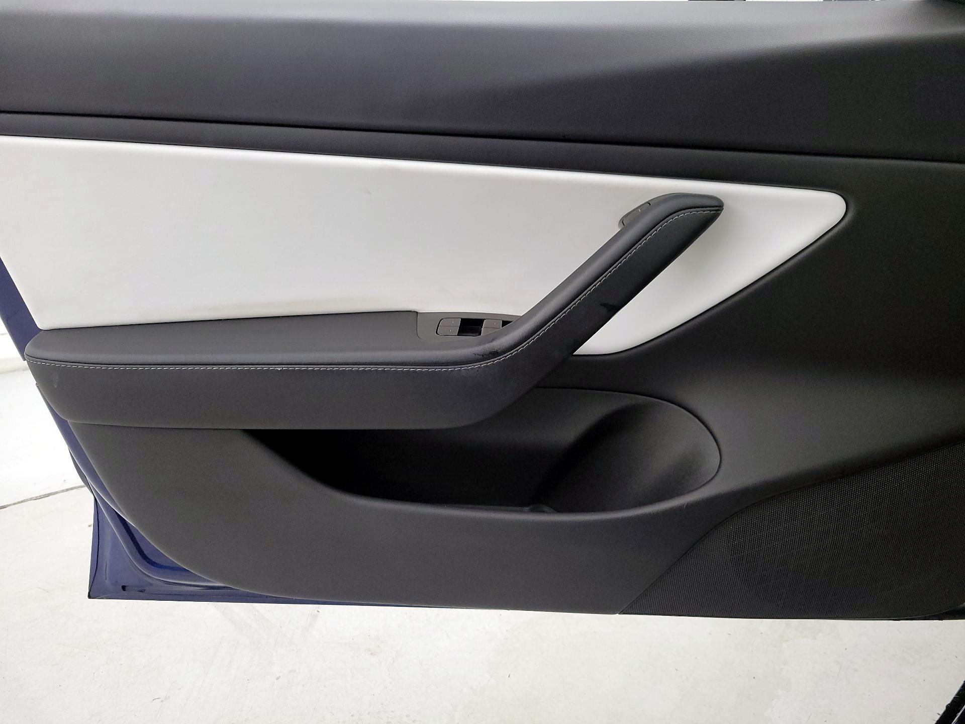 Thumbnail: 2020 Tesla Model 3 - 12