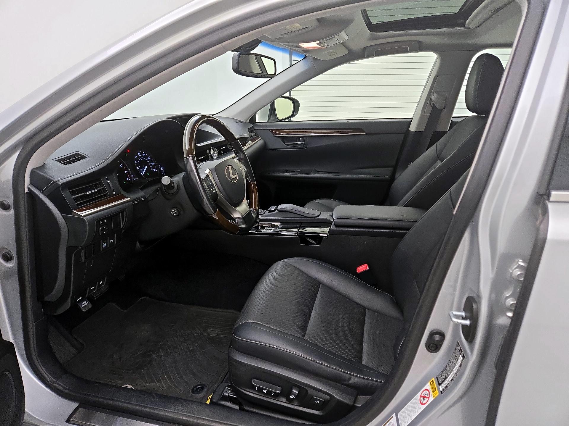 Thumbnail: 2015 Lexus ES - 11