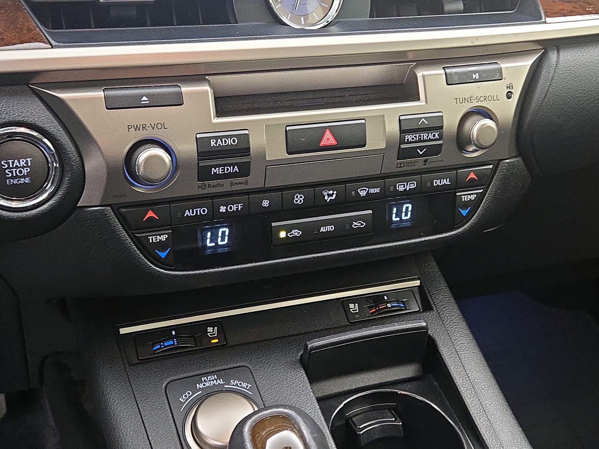 Thumbnail: 2015 Lexus ES - 17