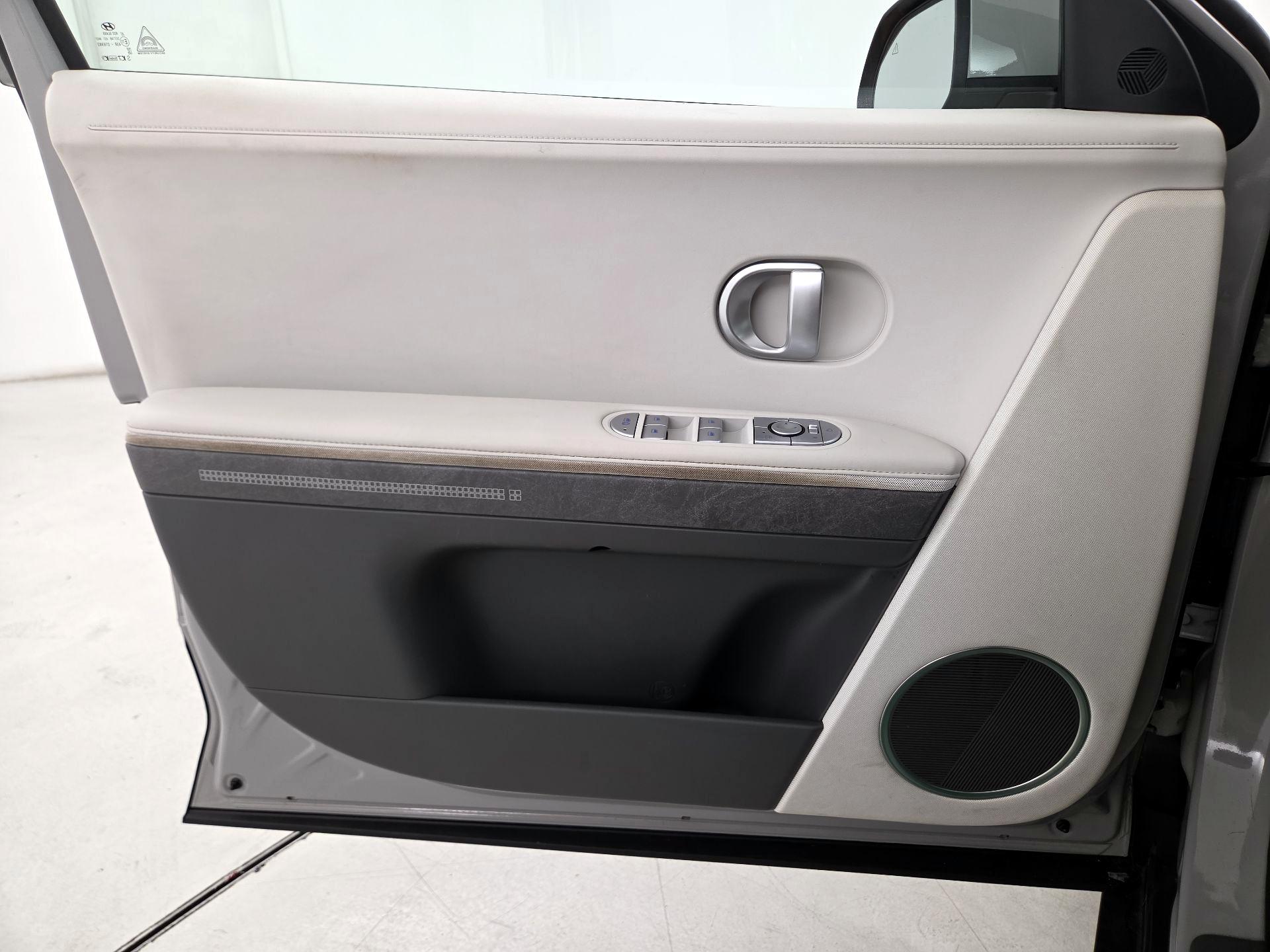Thumbnail: 2022 Hyundai Ioniq 5 - 12