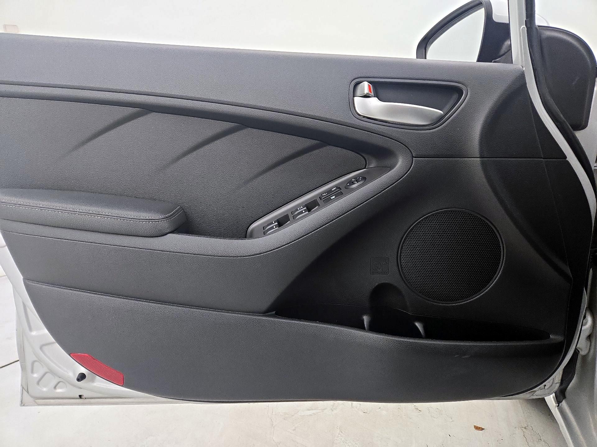 Thumbnail: 2017 Kia Forte - 12