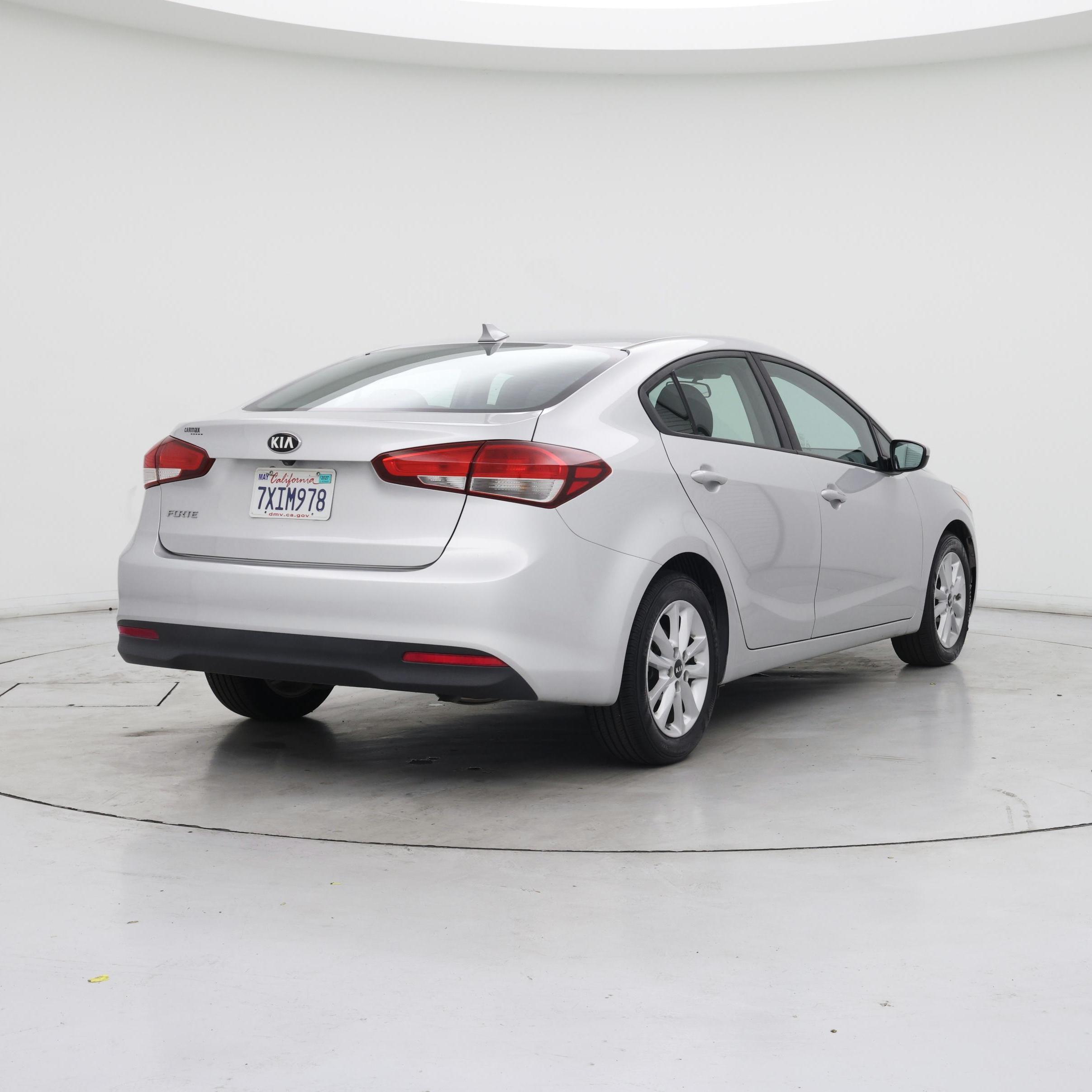 Thumbnail: 2017 Kia Forte - 8