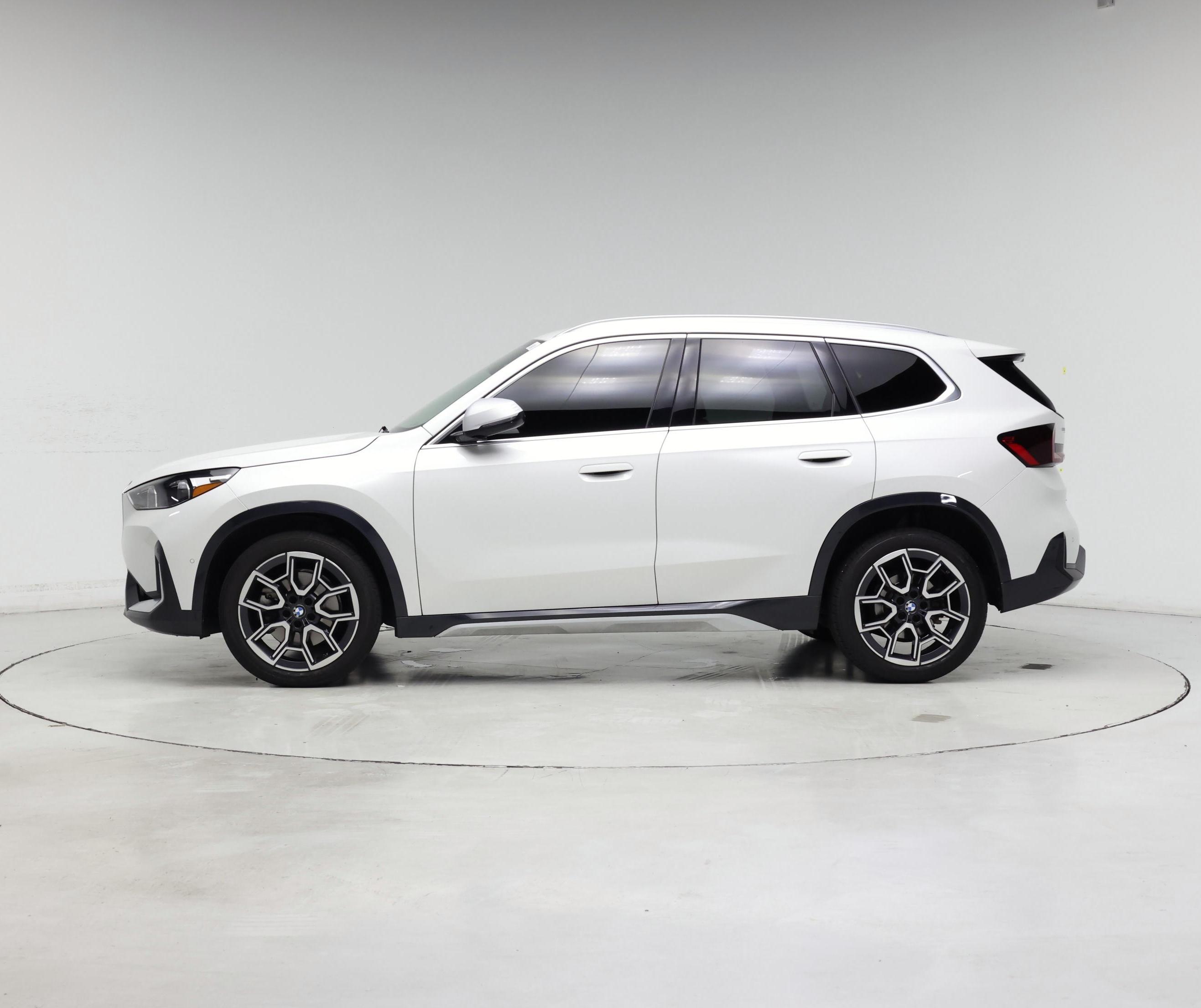 Thumbnail: 2023 BMW X1 - 3
