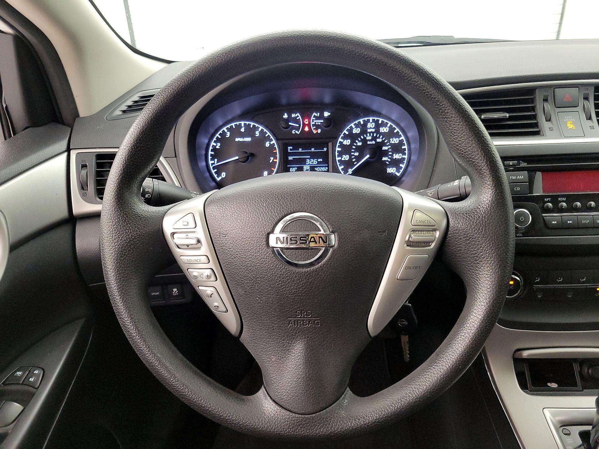 Thumbnail: 2015 Nissan Sentra - 10