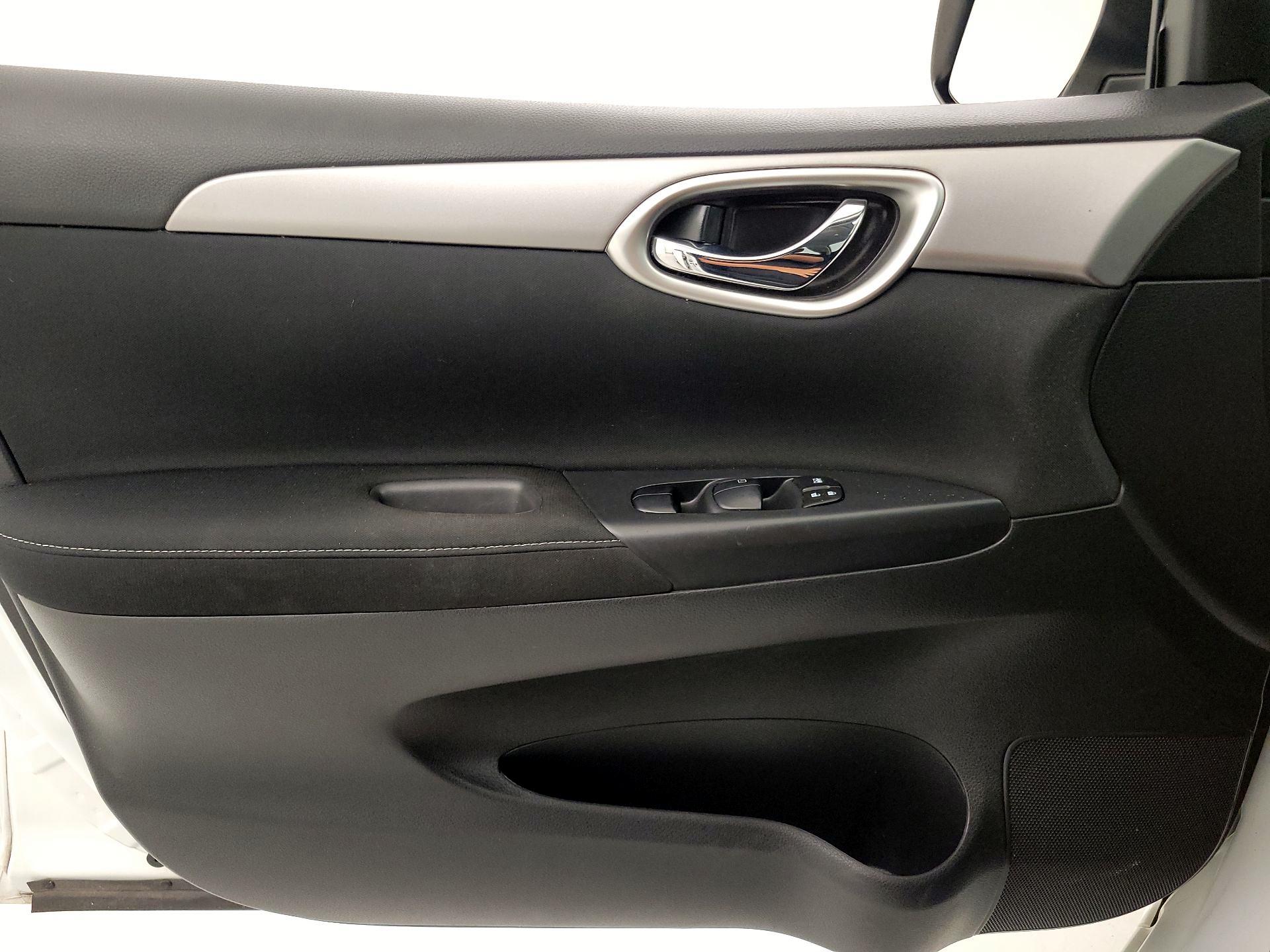 Thumbnail: 2015 Nissan Sentra - 12