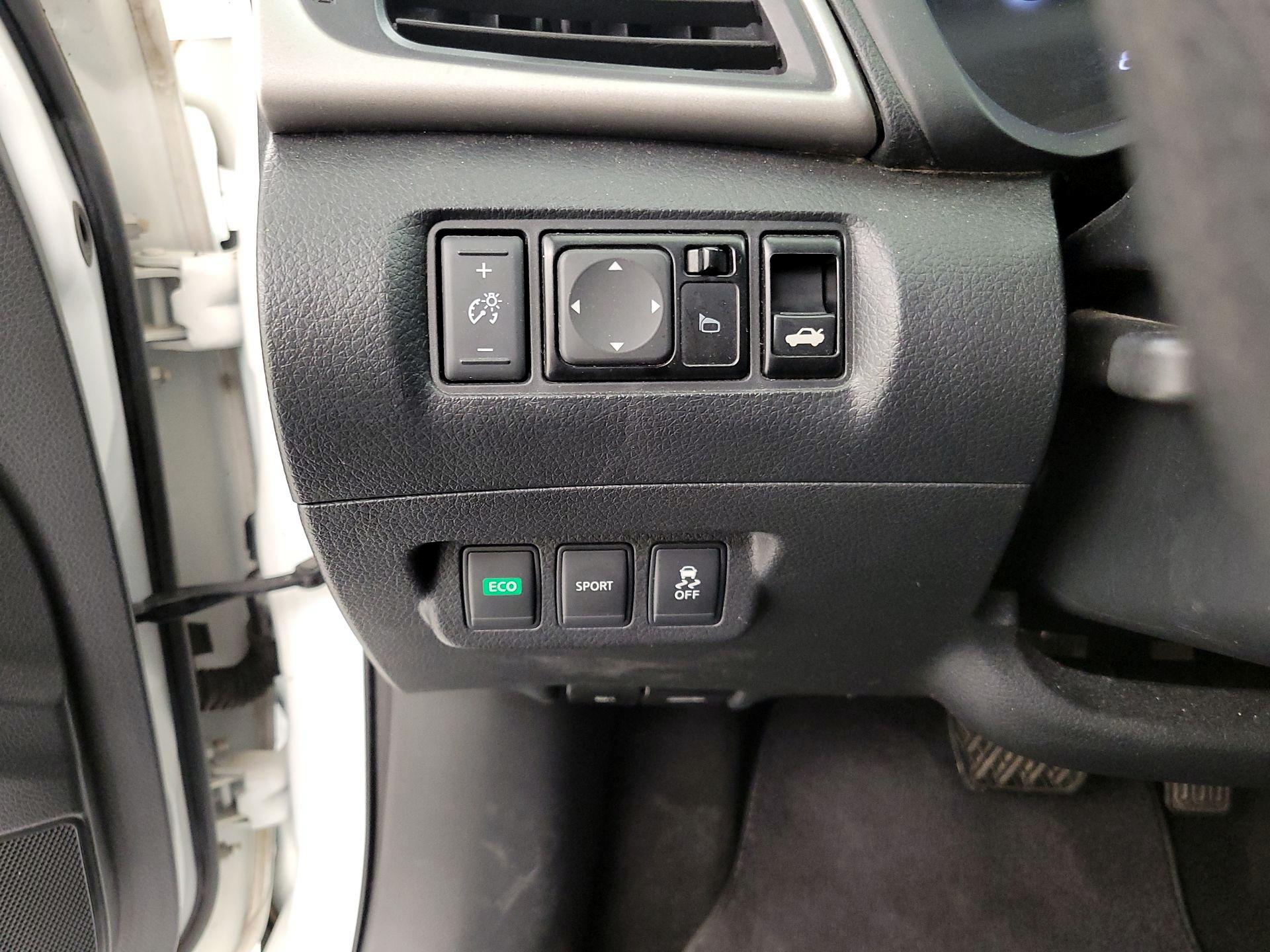 Thumbnail: 2015 Nissan Sentra - 13