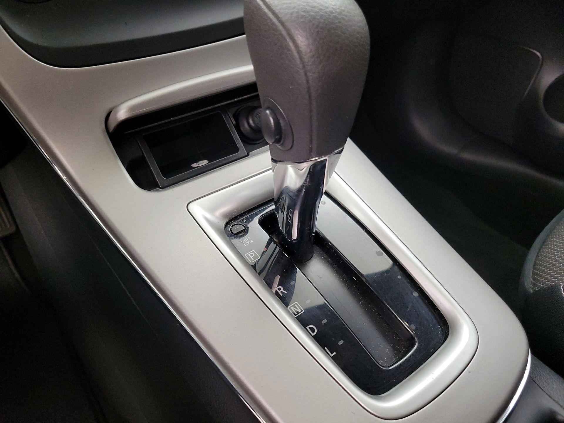 Thumbnail: 2015 Nissan Sentra - 16