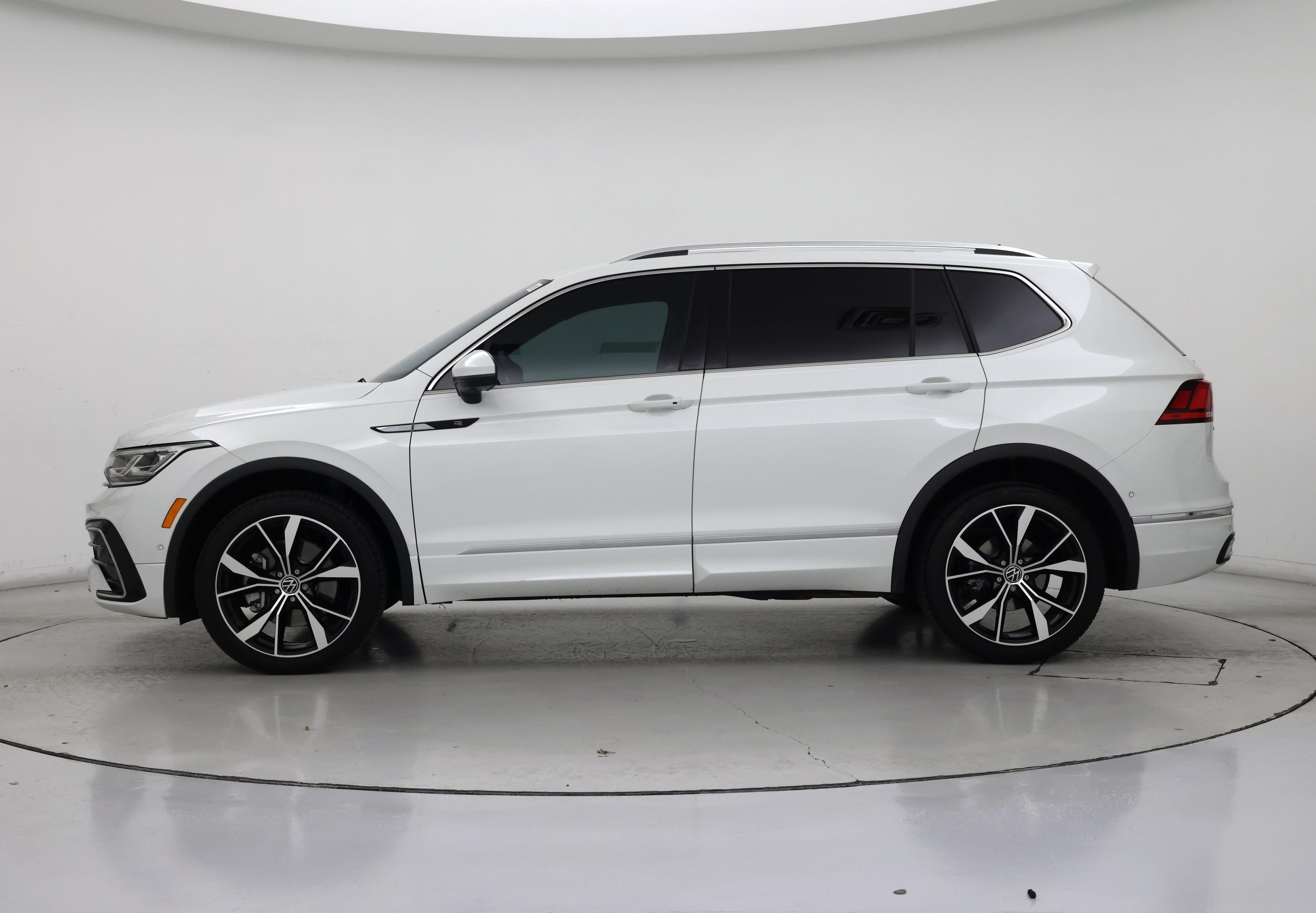 Thumbnail: 2024 Volkswagen Tiguan - 3