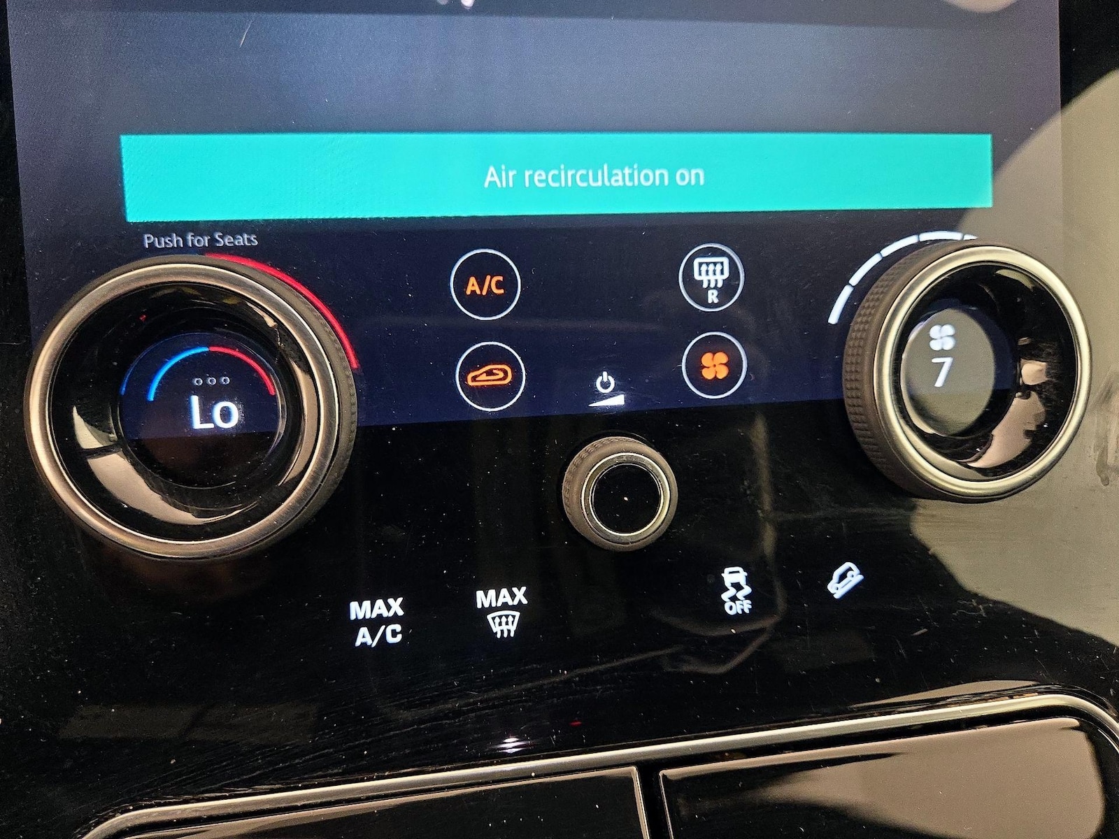 2019 Land Rover Range Rover Velar SE - Photo 18