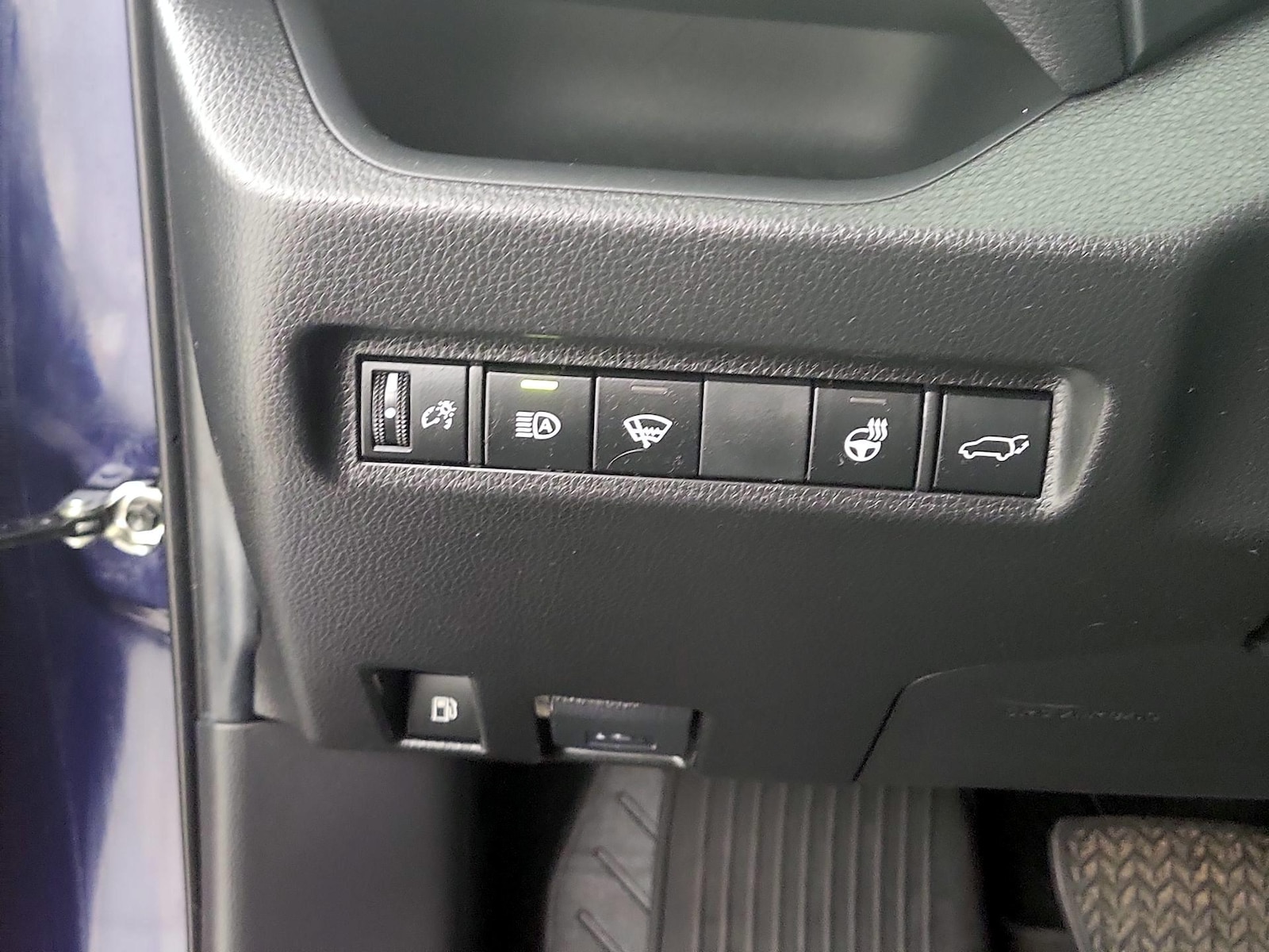 2022 Toyota RAV4 SE - Photo 14