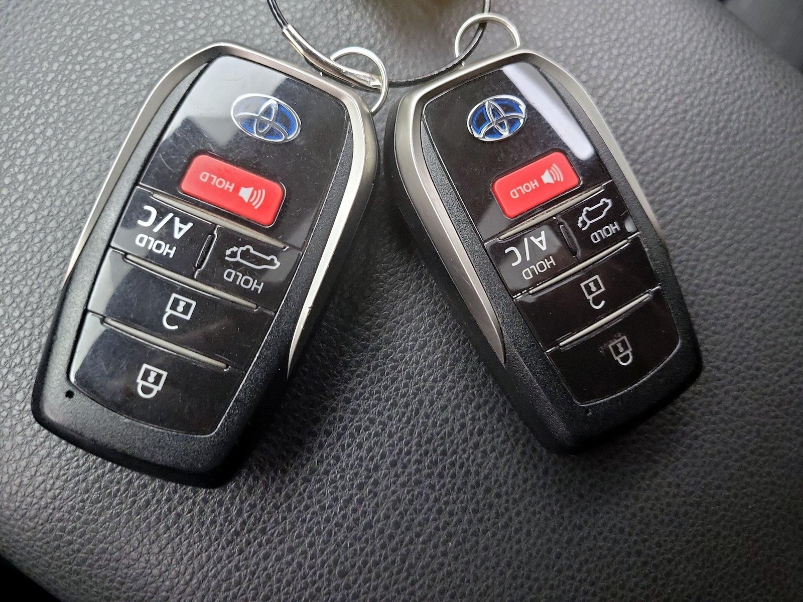 2022 Toyota RAV4 SE - Photo 24