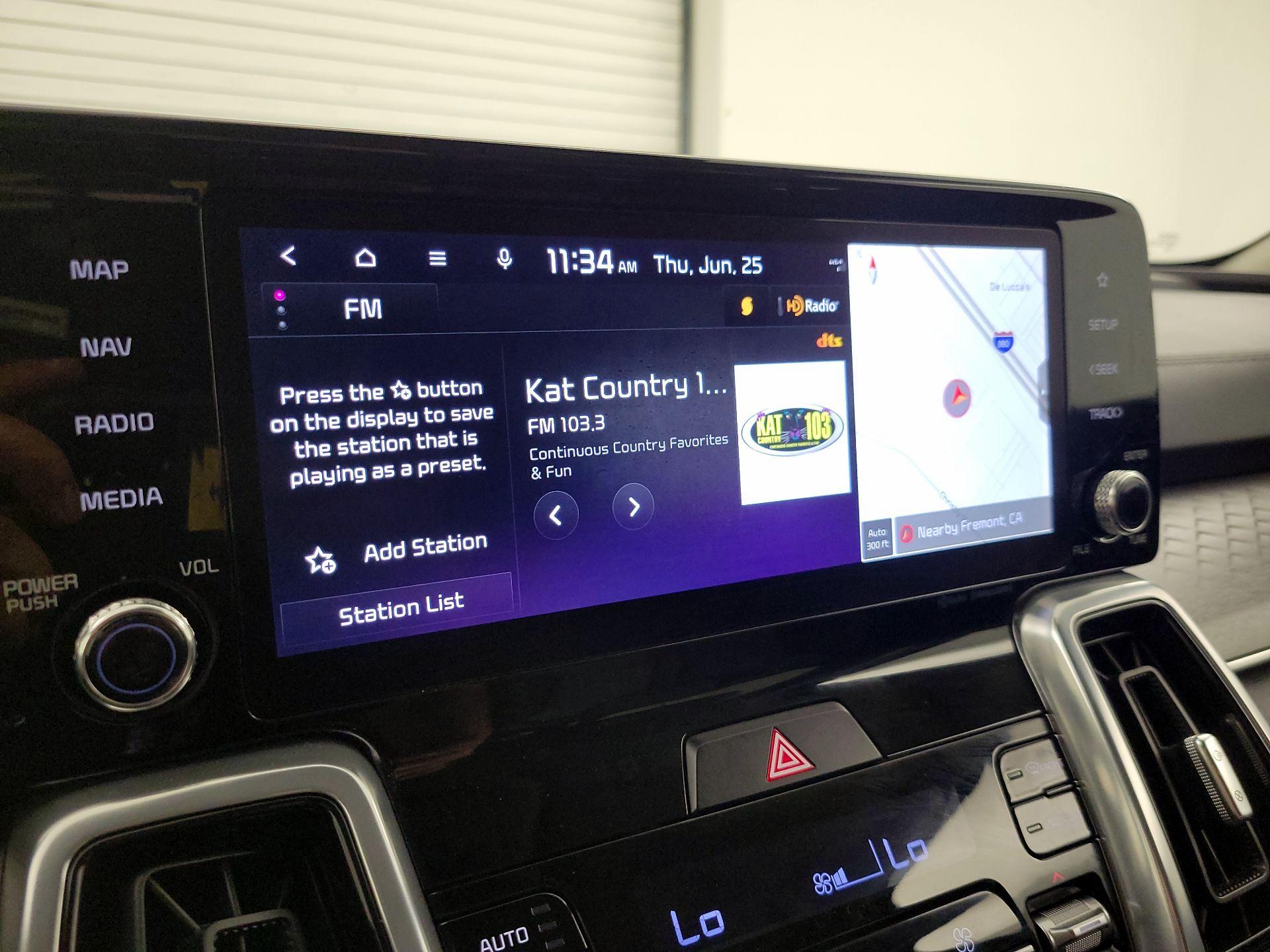 Thumbnail: 2023 Kia Sorento - 16