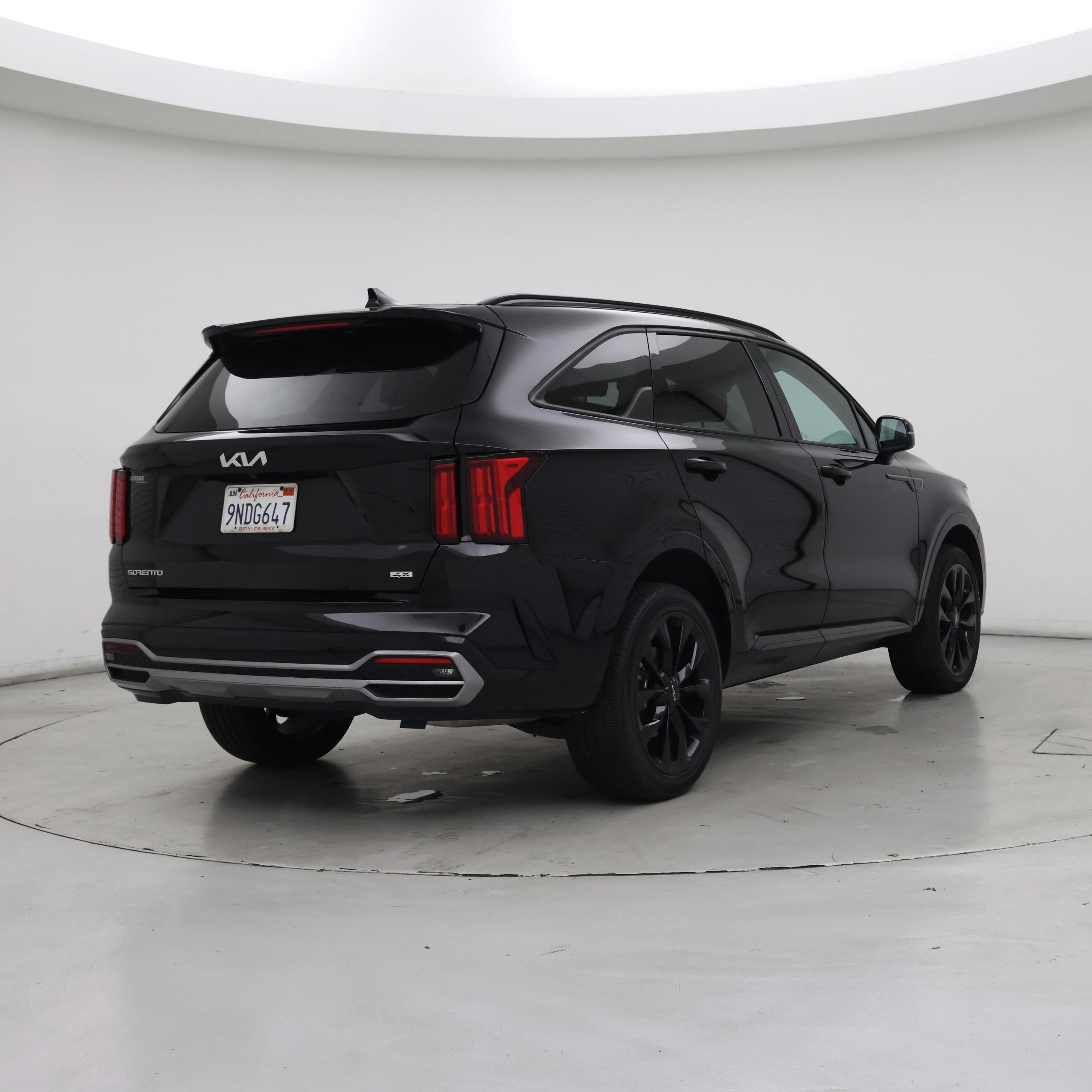 Thumbnail: 2023 Kia Sorento - 8