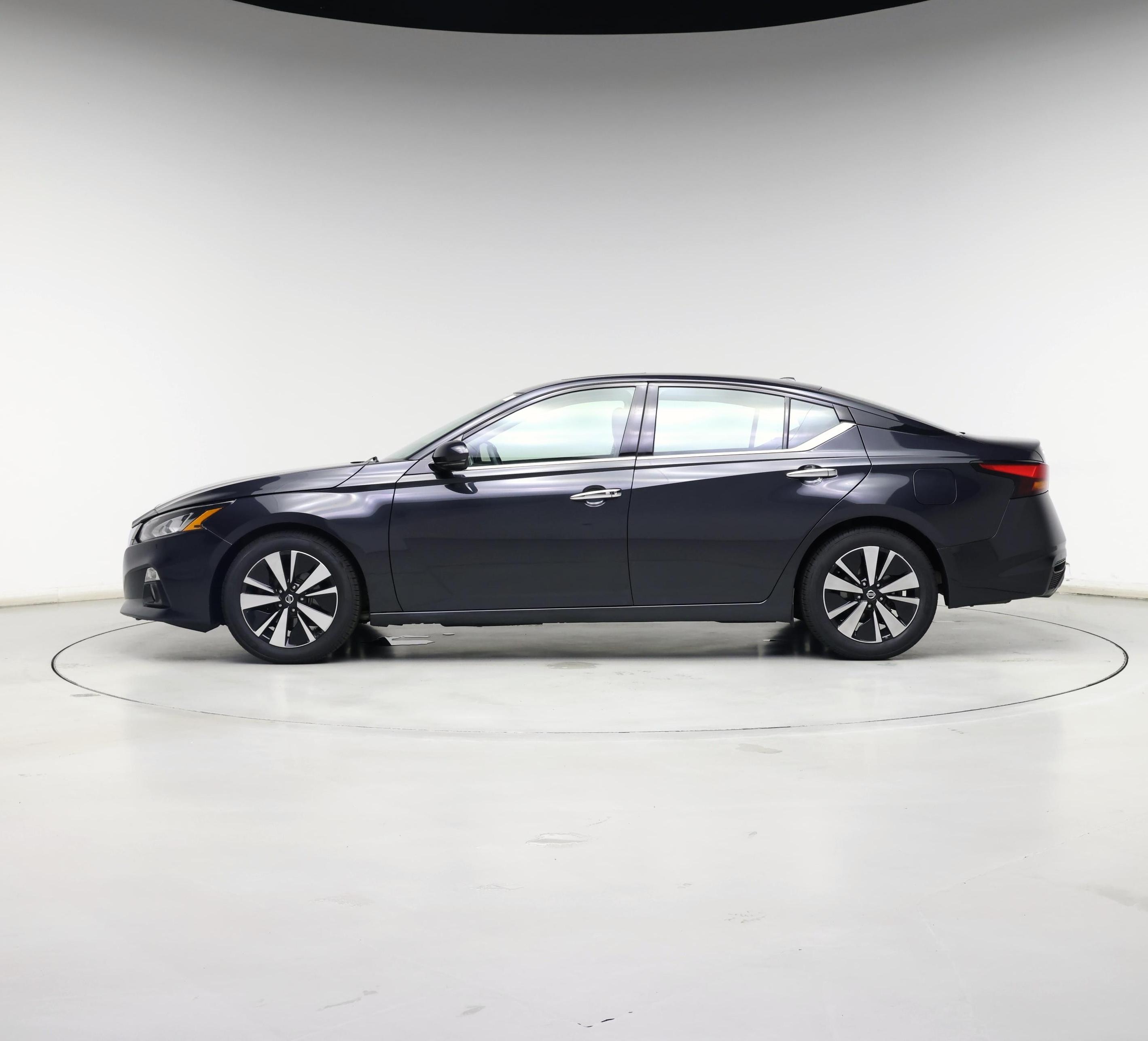 Thumbnail: 2020 Nissan Altima - 3