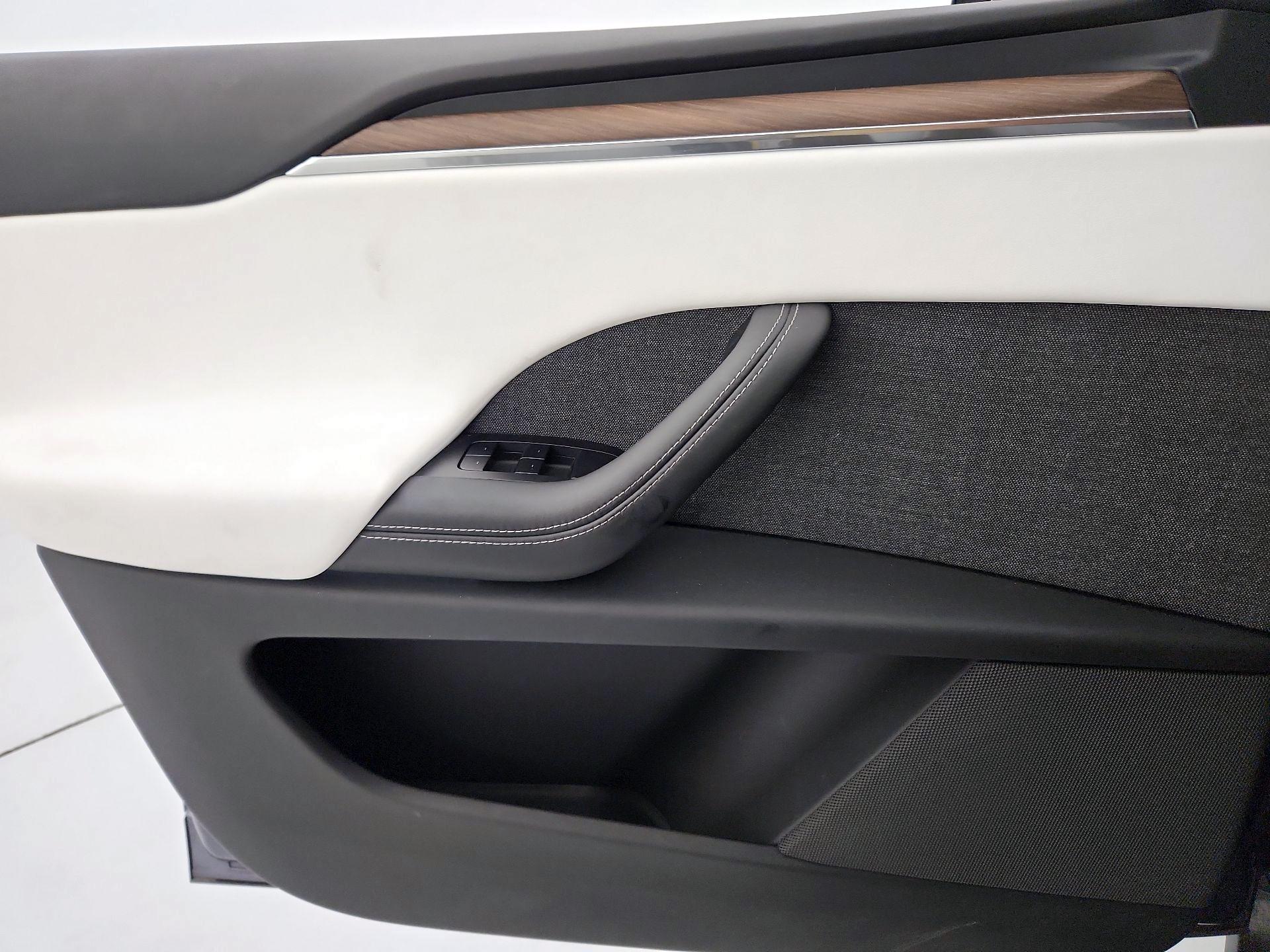 Thumbnail: 2023 Tesla Model X - 12