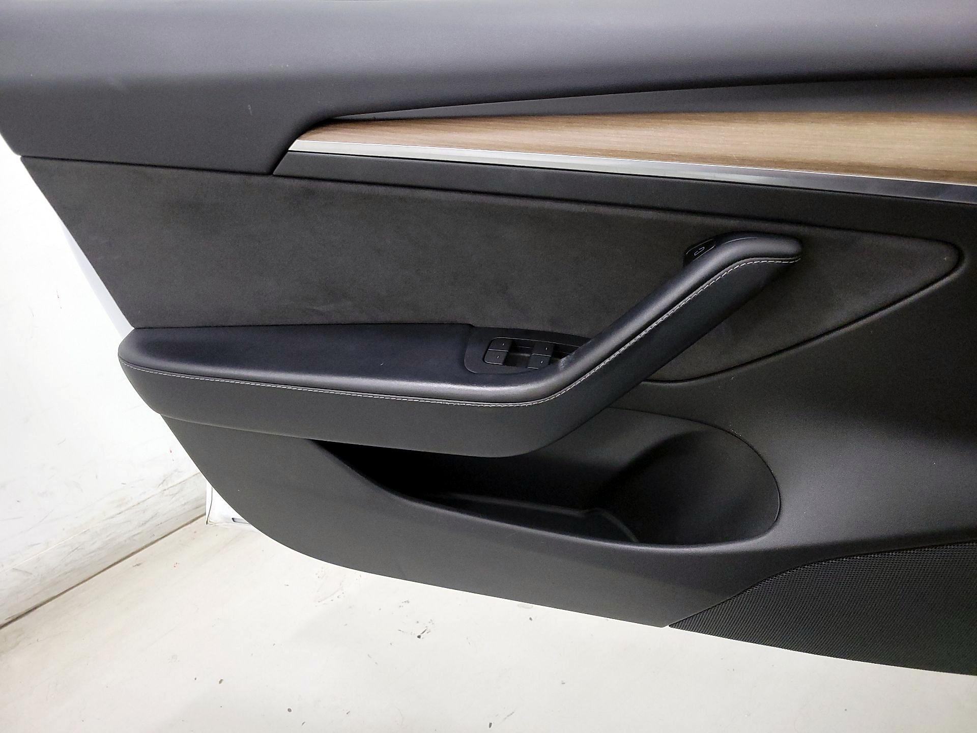 Thumbnail: 2021 Tesla Model 3 - 12